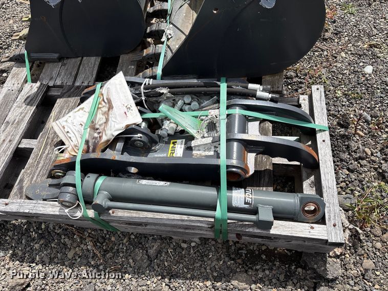 image for item ET0679 Excavator attachments
