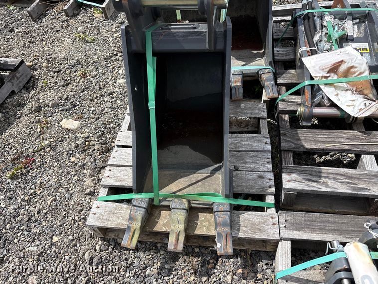 image for item ET0679 Excavator attachments