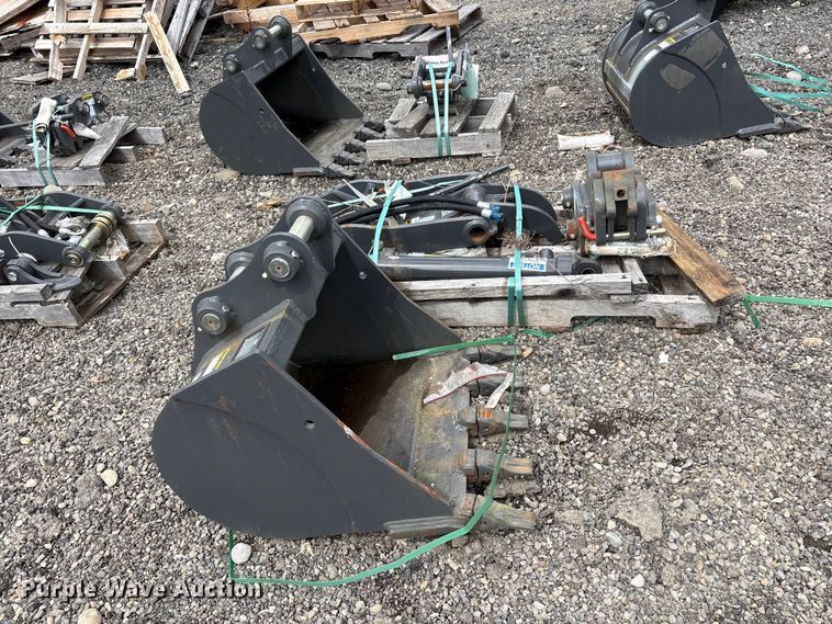 image for item ET0687 Excavator attachments