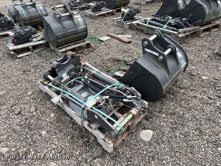 image for item ET0687 Excavator attachments