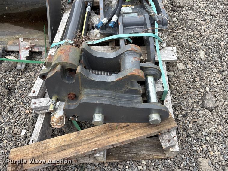 image for item ET0687 Excavator attachments