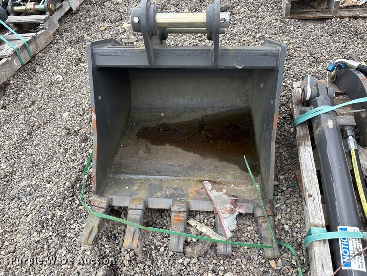 image for item ET0687 Excavator attachments