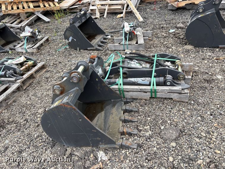 image for item ET0688 Excavator attachments