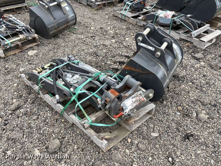 image for item ET0688 Excavator attachments