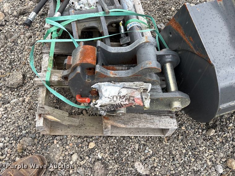 image for item ET0688 Excavator attachments