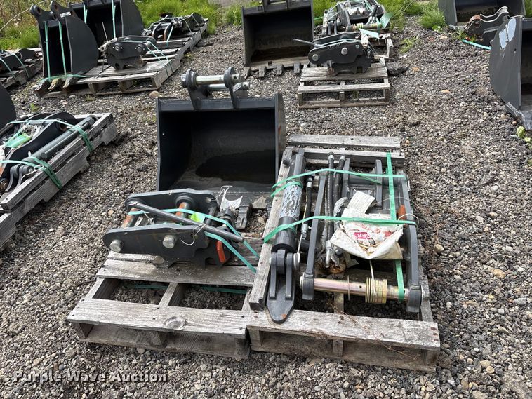 image for item ET0689 Excavator attachments