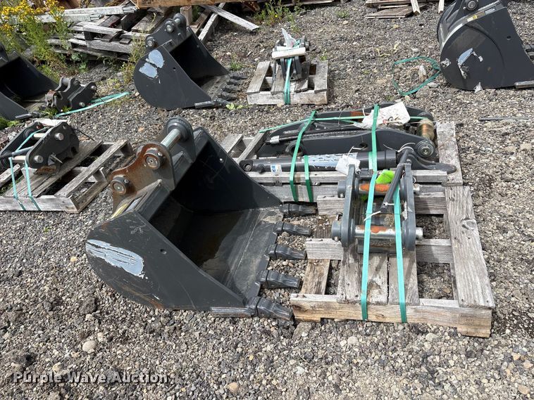 image for item ET0689 Excavator attachments