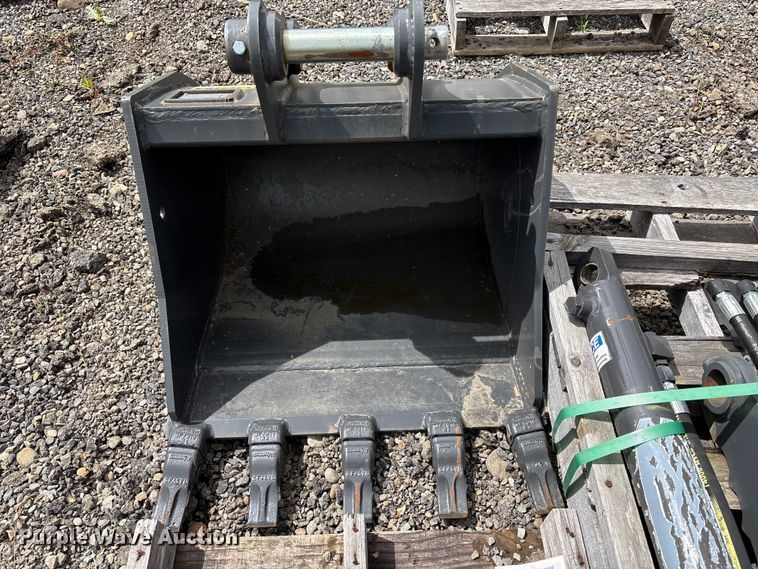 image for item ET0689 Excavator attachments