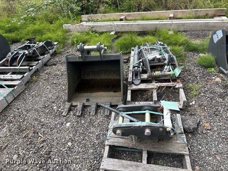 image for item ET0690 Excavator attachments