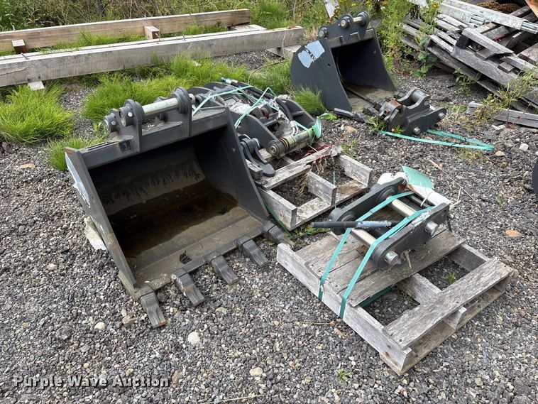 image for item ET0690 Excavator attachments