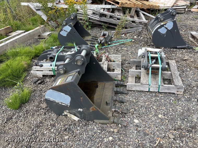 image for item ET0690 Excavator attachments