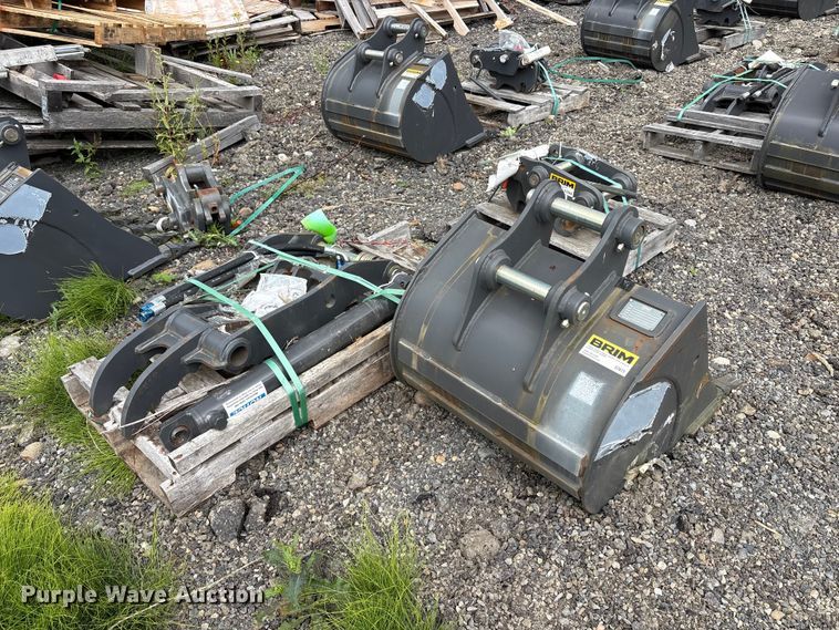 image for item ET0690 Excavator attachments