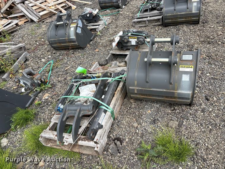 image for item ET0690 Excavator attachments