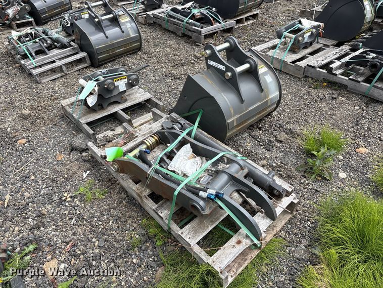image for item ET0690 Excavator attachments