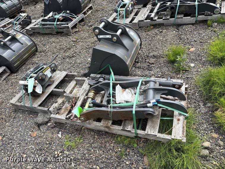 image for item ET0690 Excavator attachments