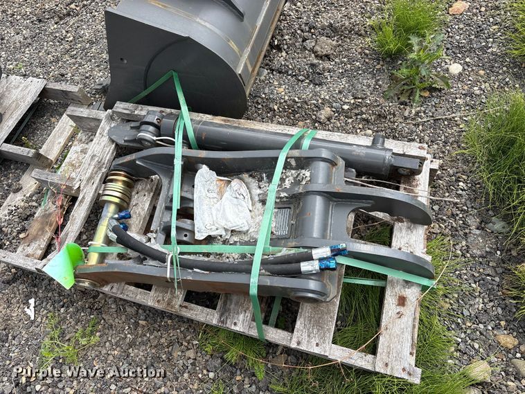 image for item ET0690 Excavator attachments