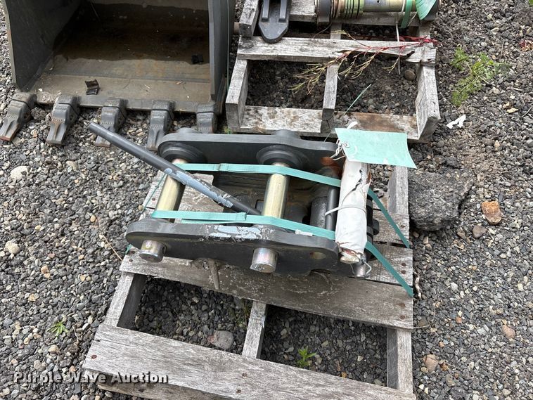 image for item ET0690 Excavator attachments