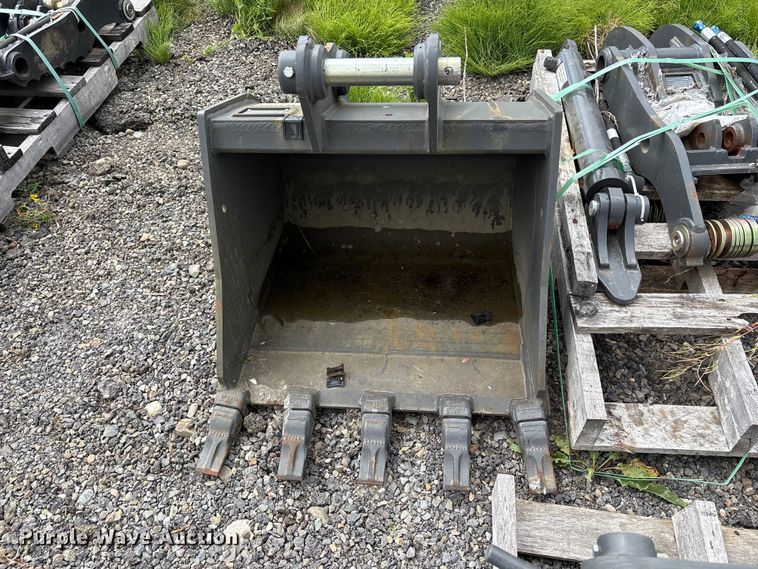 image for item ET0690 Excavator attachments
