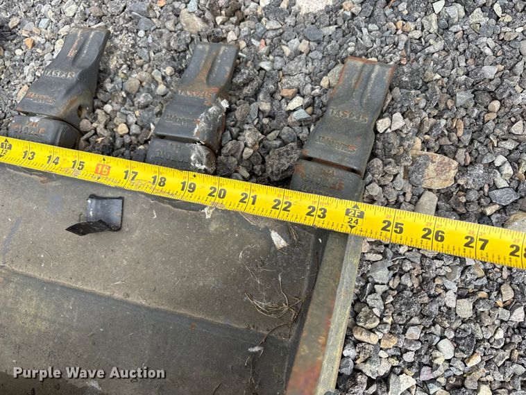 image for item ET0690 Excavator attachments