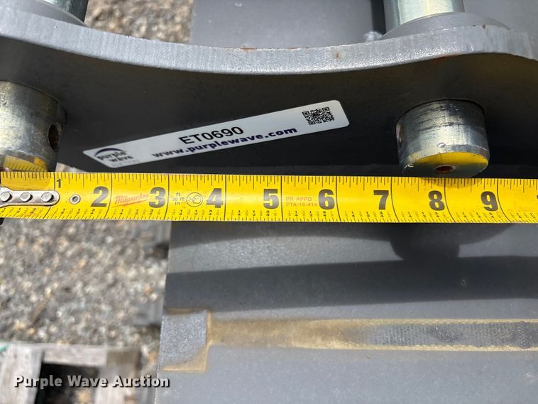 image for item ET0690 Excavator attachments