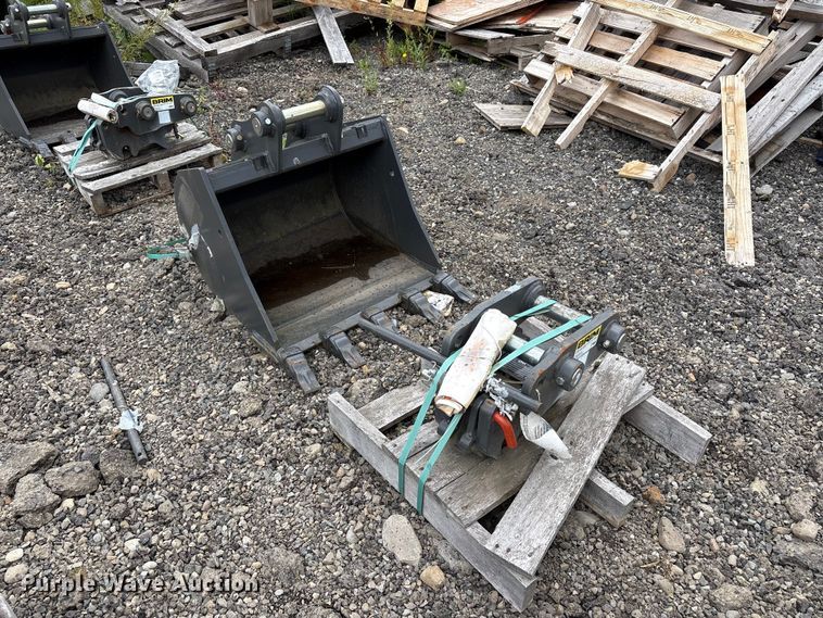 image for item ET0693 Excavator attachments