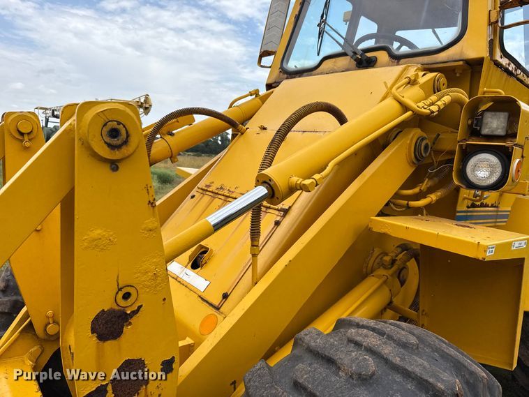 image for item ET6397 1983 Case W18B wheel loader