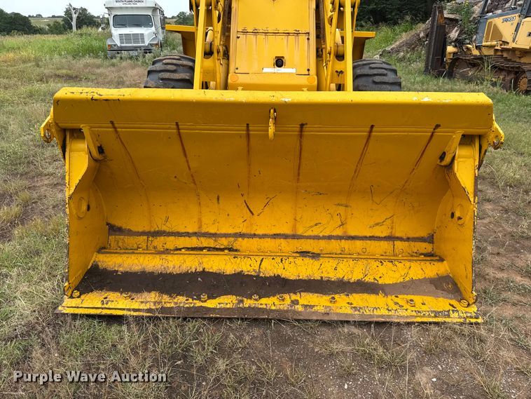 image for item ET6397 1983 Case W18B wheel loader