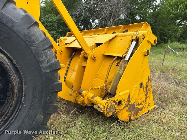 image for item ET6397 1983 Case W18B wheel loader