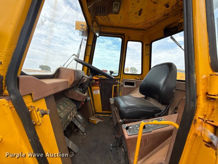 image for item ET6397 1983 Case W18B wheel loader