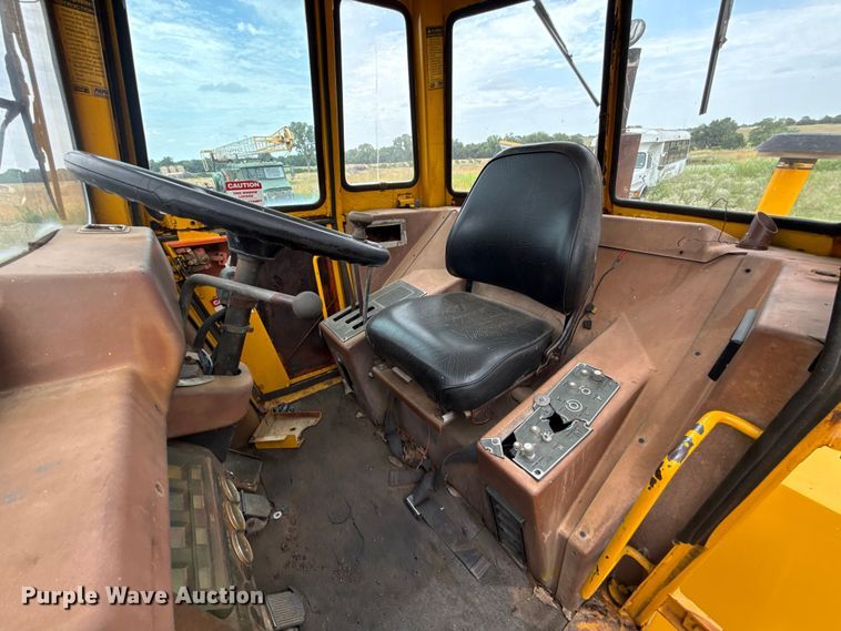 image for item ET6397 1983 Case W18B wheel loader