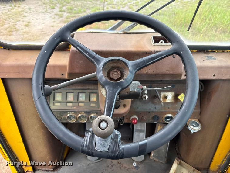 image for item ET6397 1983 Case W18B wheel loader