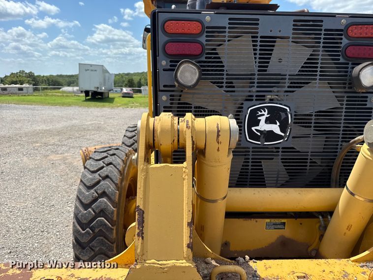 image for item ET6447 2010 John Deere 672G motor grader