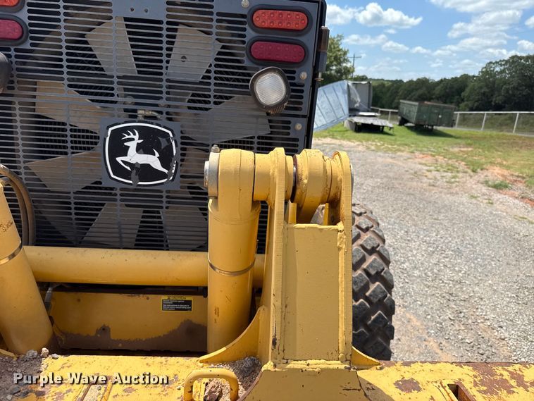 image for item ET6447 2010 John Deere 672G motor grader