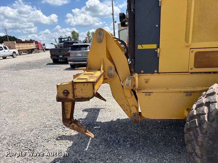 image for item ET6447 2010 John Deere 672G motor grader