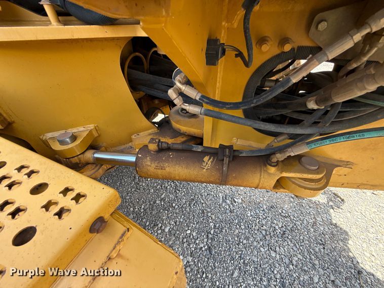 image for item ET6447 2010 John Deere 672G motor grader