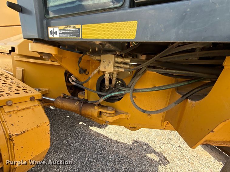 image for item ET6447 2010 John Deere 672G motor grader