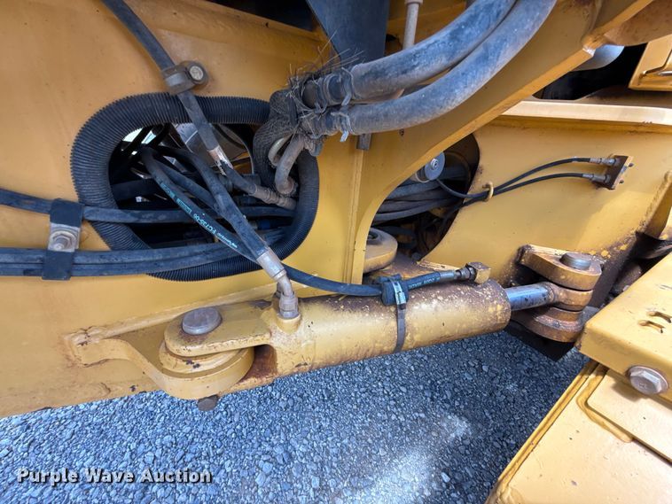 image for item ET6447 2010 John Deere 672G motor grader
