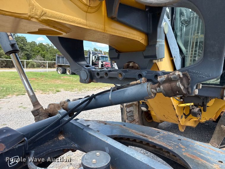 image for item ET6447 2010 John Deere 672G motor grader