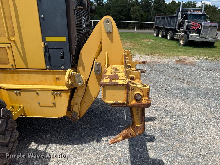 image for item ET6447 2010 John Deere 672G motor grader