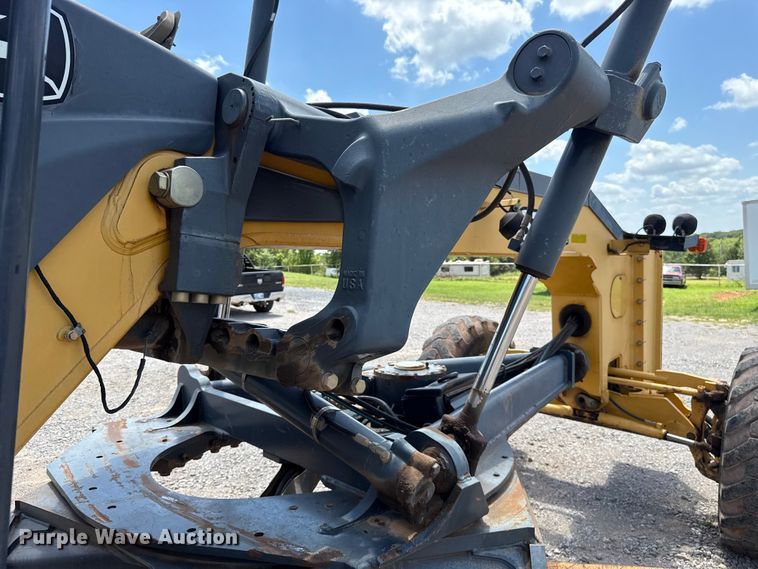 image for item ET6447 2010 John Deere 672G motor grader