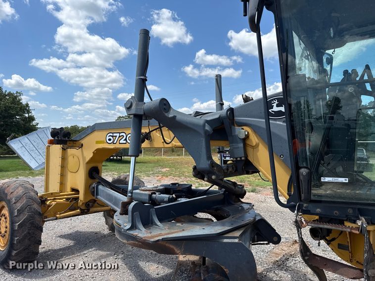 image for item ET6447 2010 John Deere 672G motor grader
