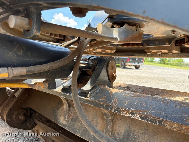 image for item ET6447 2010 John Deere 672G motor grader