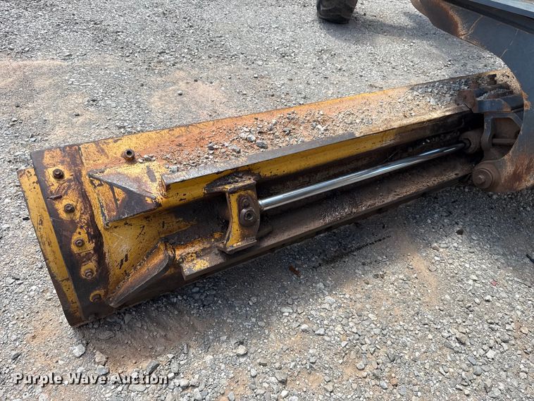 image for item ET6447 2010 John Deere 672G motor grader