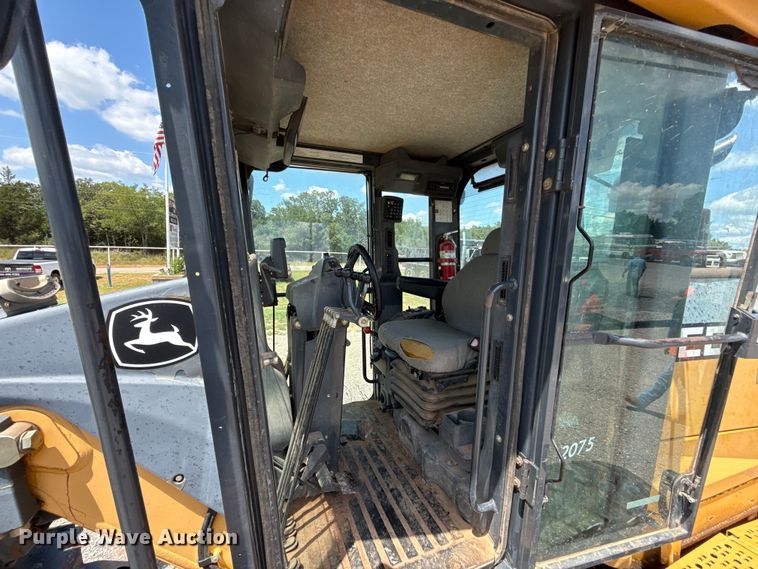 image for item ET6447 2010 John Deere 672G motor grader