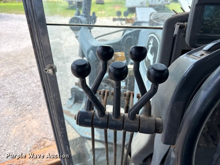 image for item ET6447 2010 John Deere 672G motor grader