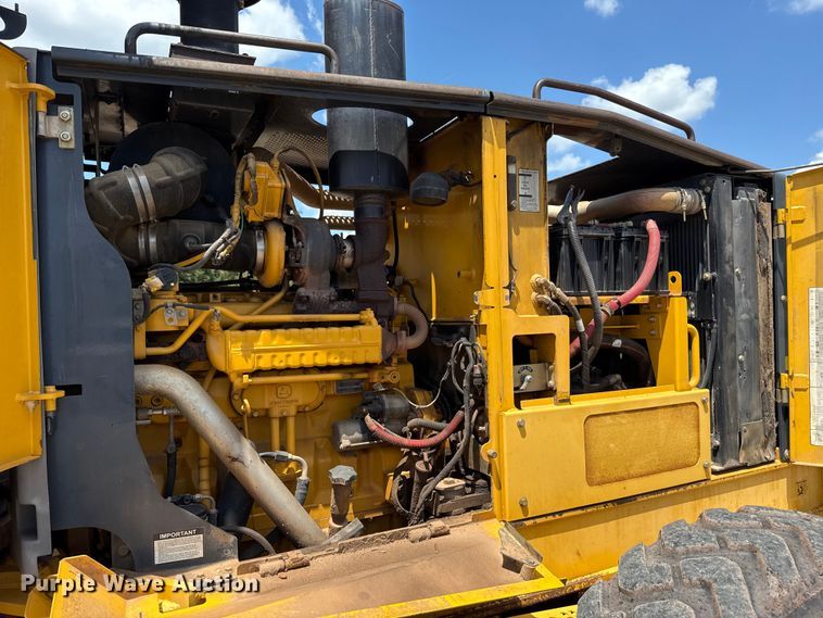 image for item ET6447 2010 John Deere 672G motor grader