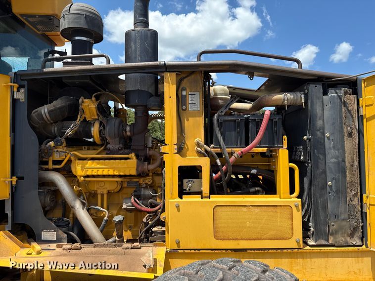 image for item ET6447 2010 John Deere 672G motor grader