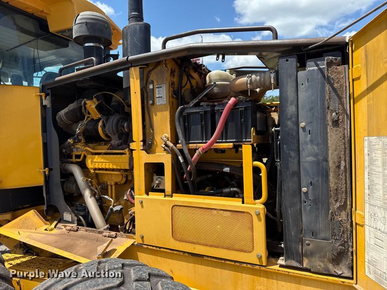 image for item ET6447 2010 John Deere 672G motor grader