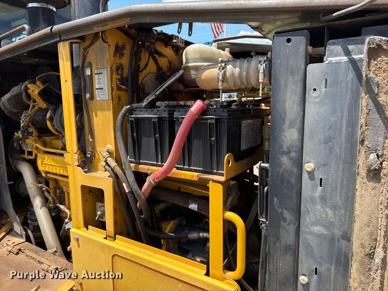 image for item ET6447 2010 John Deere 672G motor grader