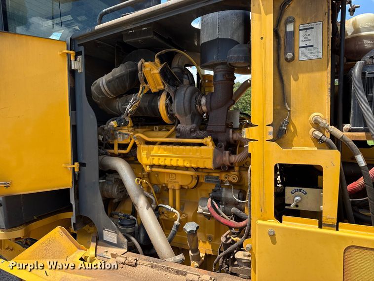 image for item ET6447 2010 John Deere 672G motor grader
